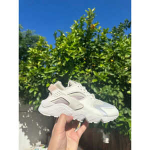 Women's Nike Air Huarache Sneakers Size 7 Sail/Light Bone/Fossil Stone dh4439104